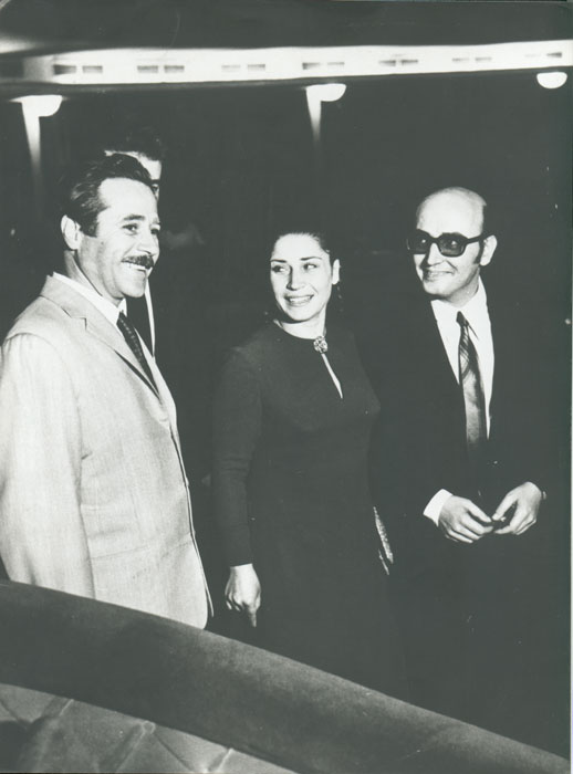 Theo&nbsp;Angelopoulos&nbsp;mit&nbsp;seinen&nbsp;Mitarbeitenden&nbsp;und&nbsp;Freunden&nbsp;während&nbsp;Dreharbeiten&nbsp;zum&nbsp;Film&nbsp;&nbsp;&nbsp;&nbsp;«Die&nbsp;Rekonstruktion»,&nbsp;1969.