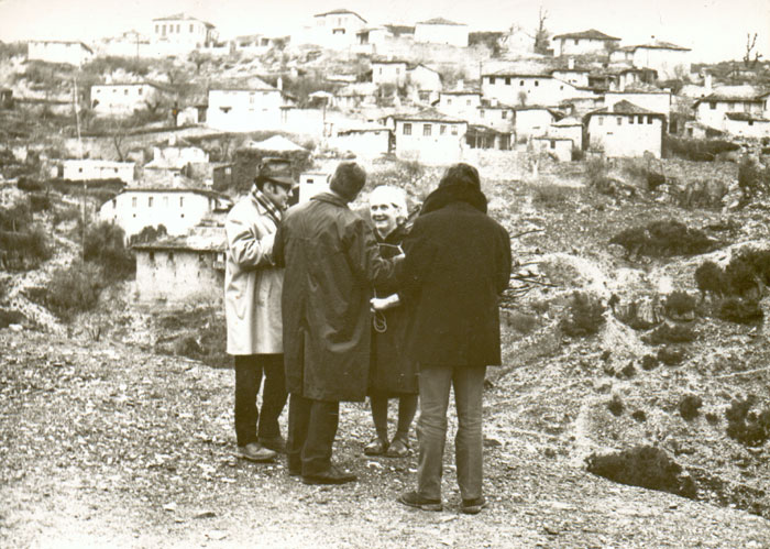 Theo&nbsp;Angelopoulos&nbsp;während&nbsp;Dreharbeiten&nbsp;zum&nbsp;Film&nbsp;«Die&nbsp;Rekonstruktion»,&nbsp;1969.