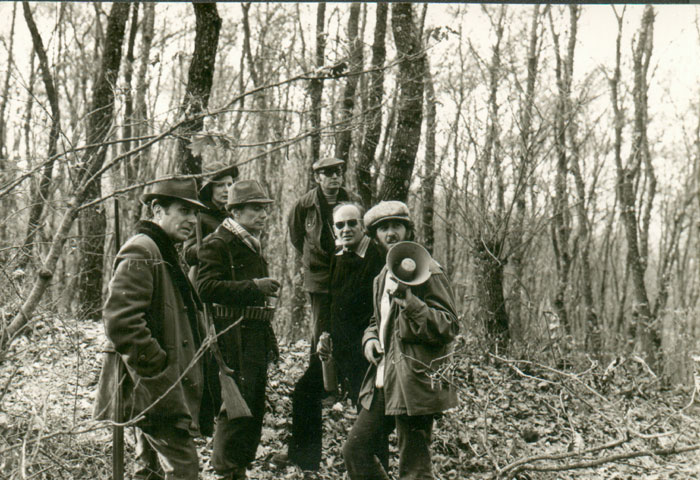 Theo&nbsp;Angelopoulos&nbsp;mit&nbsp;seinen&nbsp;Mitarbeitenden&nbsp;während&nbsp;Dreharbeiten&nbsp;zum&nbsp;Film&nbsp;«Die&nbsp;Tage&nbsp;von&nbsp;’36».