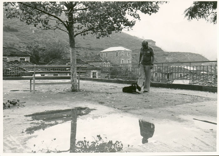 キプセリで１９７９年の「アレクサンダー大王」を撮影中のテオ・アンゲロプロスです。