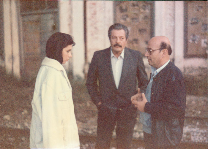 Theo&nbsp;Angelopoulos&nbsp;mit&nbsp;Marcello&nbsp;Mastroianni&nbsp;und&nbsp;Nadia&nbsp;Maourouzi&nbsp;während&nbsp;der&nbsp;Dreharbeiten&nbsp;zum&nbsp;Film&nbsp;«Der&nbsp;Bienenzüchter».