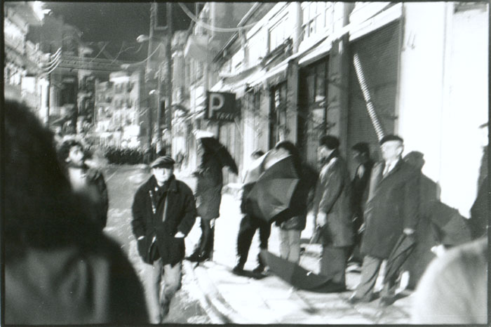 Theo&nbsp;Angelopoulos&nbsp;und&nbsp;Mitarbeitenden&nbsp;während&nbsp;der&nbsp;Dreharbeiten&nbsp;zum&nbsp;Film&nbsp;«Der&nbsp;Blick&nbsp;des&nbsp;Odysseus»,&nbsp;1994.