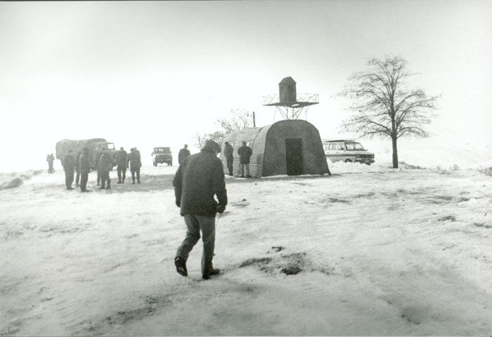 Theo&nbsp;Angelopoulos&nbsp;und&nbsp;Mitarbeitende&nbsp;während&nbsp;der&nbsp;Dreharbeiten&nbsp;zum&nbsp;Film&nbsp;«Die&nbsp;Ewigkeit&nbsp;und&nbsp;ein&nbsp;Tag»,&nbsp;Maria&nbsp;Yanopoulos.