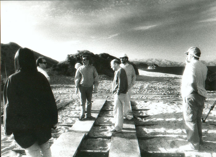 &nbsp;Theo&nbsp;Angelopoulos&nbsp;und&nbsp;Mitarbeitende&nbsp;während&nbsp;der&nbsp;Dreharbeiten&nbsp;zum&nbsp;Film&nbsp;«Die&nbsp;Ewigkeit&nbsp;und&nbsp;ein&nbsp;Tag»,&nbsp;Maria&nbsp;Yanopoulos.