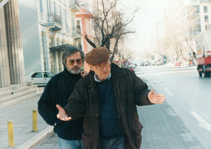 &nbsp;Theo&nbsp;Angelopoulos&nbsp;und&nbsp;Yorgos&nbsp;Arvanitis&nbsp;während&nbsp;Dreharbeiten&nbsp;zum&nbsp;Film&nbsp;«Die&nbsp;Ewigkeit&nbsp;und&nbsp;ein&nbsp;Tag»,&nbsp;Fotoreportage&nbsp;in&nbsp;Griechenland&nbsp;und&nbsp;im&nbsp;Ausland:&nbsp;Yanis&nbsp;Kiriakidis.