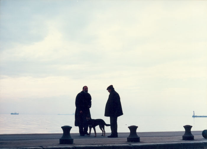 Theo&nbsp;Angelopoulos&nbsp;und&nbsp;Bruno&nbsp;Ganz&nbsp;während&nbsp;Dreharbeiten&nbsp;zum&nbsp;Film&nbsp;«Die&nbsp;Ewigkeit&nbsp;und&nbsp;ein&nbsp;Tag»&nbsp;in&nbsp;Thessaloniki,&nbsp;1997.