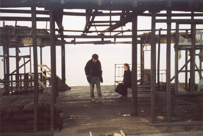 &nbsp;Theo&nbsp;Angelopoulos&nbsp;und&nbsp;Alexundra&nbsp;Aidini&nbsp;während&nbsp;Dreharbeiten&nbsp;zum&nbsp;Film&nbsp;«Eleni&nbsp;-&nbsp;die&nbsp;Erde&nbsp;weint»,&nbsp;2003.