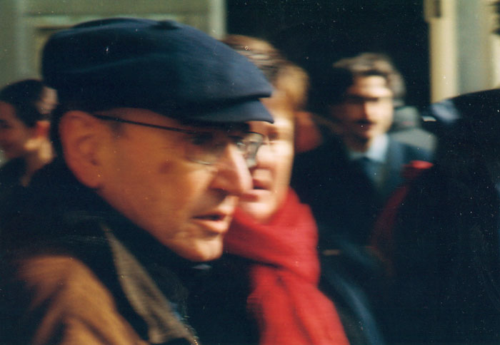 &nbsp;Theo&nbsp;Angelopoulos&nbsp;und&nbsp;Mitarbeitende&nbsp;während&nbsp;der&nbsp;Dreharbeiten&nbsp;zum&nbsp;Film&nbsp;«Eleni&nbsp;-&nbsp;die&nbsp;Erde&nbsp;weint»,&nbsp;2002.