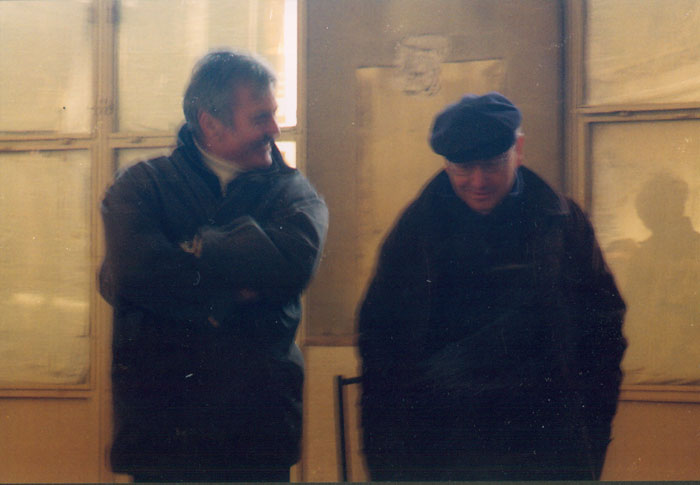 &nbsp;Theo&nbsp;Angelopoulos&nbsp;und&nbsp;Undreas&nbsp;Sinanos&nbsp;während&nbsp;Dreharbeiten&nbsp;zum&nbsp;Film&nbsp;«Eleni&nbsp;-&nbsp;die&nbsp;Erde&nbsp;weint»,&nbsp;2002.