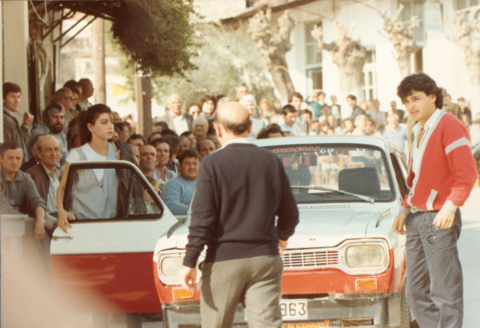 &nbsp;Theo&nbsp;Angelopoulos&nbsp;und&nbsp;Mitarbeitende&nbsp;während&nbsp;der&nbsp;Dreharbeiten&nbsp;zum&nbsp;Film&nbsp;«Der&nbsp;Bienenzüchter»,&nbsp;1986.