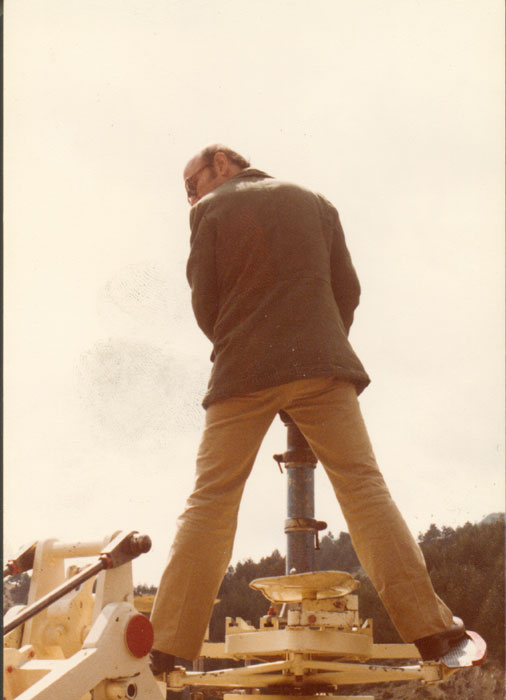 Theo&nbsp;Angelopoulos&nbsp;während&nbsp;Dreharbeiten&nbsp;zum&nbsp;Film&nbsp;«Reise&nbsp;nach&nbsp;Kithera»,&nbsp;1983.&nbsp;