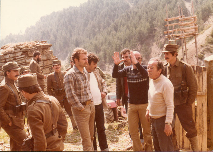 Theo&nbsp;Angelopoulos&nbsp;und&nbsp;Mitarbeitende&nbsp;während&nbsp;der&nbsp;Dreharbeiten&nbsp;zum&nbsp;Film&nbsp;«Reise&nbsp;nach&nbsp;Kithera»,&nbsp;1983.