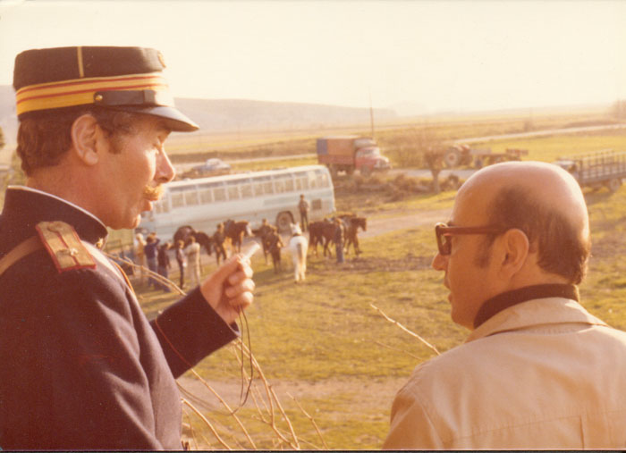 &nbsp;Theo&nbsp;Angelopoulos&nbsp;und&nbsp;Mitarbeitende&nbsp;während&nbsp;der&nbsp;Dreharbeiten&nbsp;zum&nbsp;Film&nbsp;«Reise&nbsp;nach&nbsp;Kithera»,&nbsp;1983.