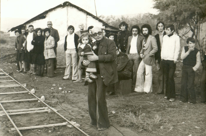 Theo&nbsp;Angelopoulos&nbsp;und&nbsp;Mitarbeitende&nbsp;während&nbsp;der&nbsp;Dreharbeiten&nbsp;zum&nbsp;Film&nbsp;«Die&nbsp;Jäger»,&nbsp;1977.