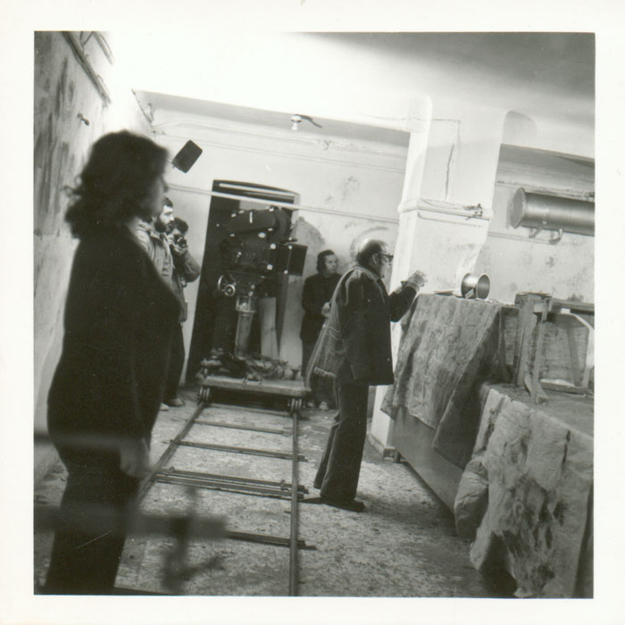 &nbsp;Theo&nbsp;Angelopoulos&nbsp;und&nbsp;Mitarbeitende&nbsp;während&nbsp;der&nbsp;Dreharbeiten&nbsp;zum&nbsp;Film&nbsp;«Die&nbsp;Jäger»,&nbsp;1977.