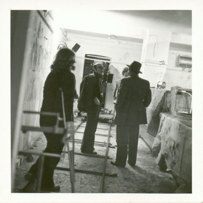 &nbsp;Theo&nbsp;Angelopoulos&nbsp;und&nbsp;Mitarbeitende&nbsp;während&nbsp;der&nbsp;Dreharbeiten&nbsp;zum&nbsp;Film&nbsp;«Die&nbsp;Jäger»,&nbsp;1977.