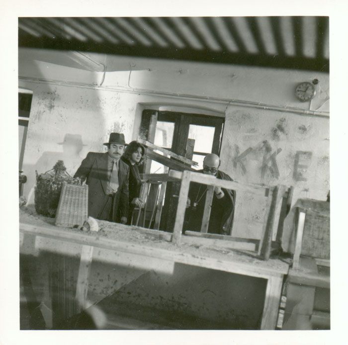 &nbsp;Theo&nbsp;Angelopoulos&nbsp;und&nbsp;Mitarbeitende&nbsp;während&nbsp;der&nbsp;Dreharbeiten&nbsp;zum&nbsp;Film&nbsp;«Die&nbsp;Jäger»,&nbsp;1977.