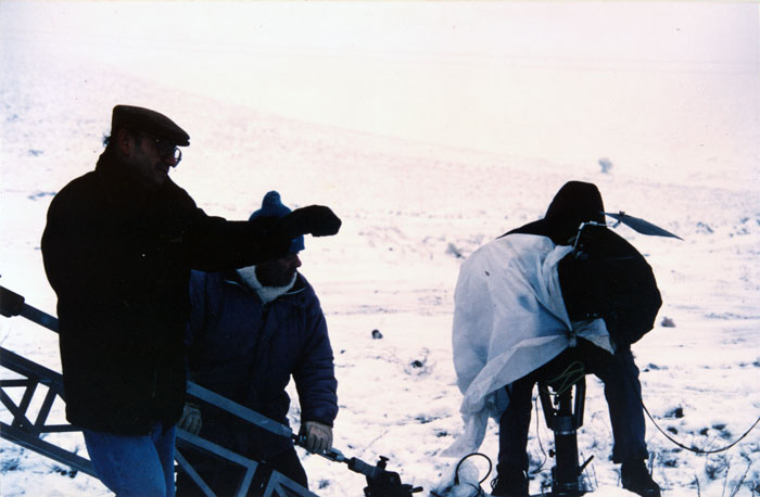 &nbsp;Theo&nbsp;Angelopoulos&nbsp;während&nbsp;der&nbsp;Dreharbeiten&nbsp;zum&nbsp;Film&nbsp;«Der&nbsp;Blick&nbsp;des&nbsp;Odysseus»,&nbsp;1995.