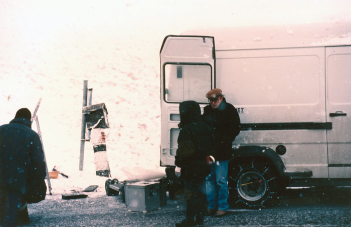 &nbsp;Theo&nbsp;Angelopoulos&nbsp;während&nbsp;der&nbsp;Dreharbeiten&nbsp;zum&nbsp;Film&nbsp;«Der&nbsp;Blick&nbsp;des&nbsp;Odysseus»,&nbsp;1995.