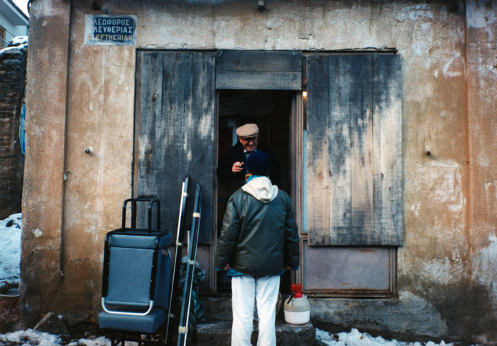 &nbsp;Theo&nbsp;Angelopoulos&nbsp;während&nbsp;der&nbsp;Dreharbeiten&nbsp;zum&nbsp;Film&nbsp;«Der&nbsp;Blick&nbsp;des&nbsp;Odysseus»,&nbsp;1995.