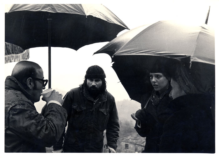 &nbsp;Theo&nbsp;Angelopoulos&nbsp;und&nbsp;Yorgos&nbsp;Arvanitis&nbsp;während&nbsp;der&nbsp;Dreharbeiten&nbsp;zum&nbsp;Film&nbsp;«Die&nbsp;Wanderschauspieler»,&nbsp;1974.