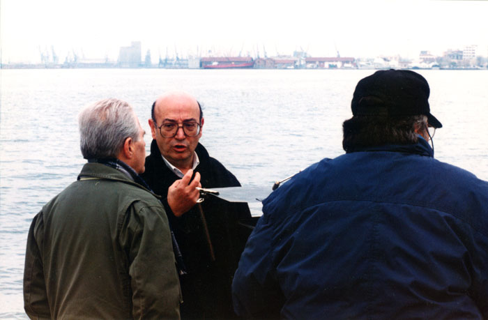 &nbsp;Theo&nbsp;Angelopoulos&nbsp;und&nbsp;Mitarbeitende&nbsp;während&nbsp;der&nbsp;Dreharbeiten&nbsp;zum&nbsp;Film&nbsp;«Der&nbsp;Blick&nbsp;des&nbsp;Odysseus»,&nbsp;1995.