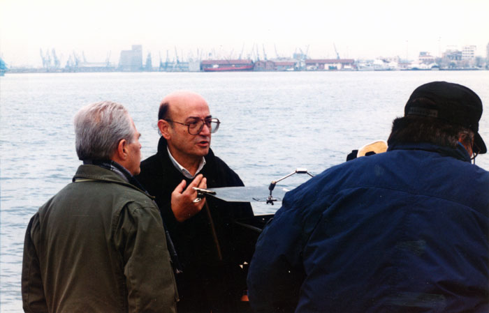 &nbsp;Theo&nbsp;Angelopoulos&nbsp;und&nbsp;Mitarbeitende&nbsp;während&nbsp;der&nbsp;Dreharbeiten&nbsp;zum&nbsp;Film&nbsp;«Der&nbsp;Blick&nbsp;des&nbsp;Odysseus»,&nbsp;1995.