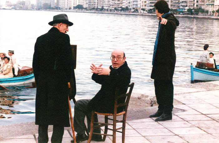 &nbsp;Theo&nbsp;Angelopoulos&nbsp;und&nbsp;Mitarbeitende&nbsp;während&nbsp;der&nbsp;Dreharbeiten&nbsp;zum&nbsp;Film&nbsp;«Der&nbsp;Blick&nbsp;des&nbsp;Odysseus»,&nbsp;1995.
