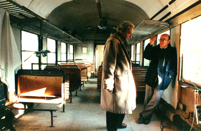 &nbsp;Theo&nbsp;Angelopoulos&nbsp;und&nbsp;Erland&nbsp;Josephson&nbsp;während&nbsp;der&nbsp;Dreharbeiten&nbsp;zum&nbsp;Film&nbsp;«Der&nbsp;Blick&nbsp;des&nbsp;Odysseus»,&nbsp;1995.