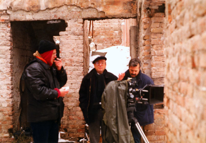 &nbsp;Theo&nbsp;Angelopoulos&nbsp;und&nbsp;Andreas&nbsp;Sinanos&nbsp;während&nbsp;der&nbsp;Dreharbeiten&nbsp;zum&nbsp;Film&nbsp;«Der&nbsp;Blick&nbsp;des&nbsp;Odysseus»,&nbsp;1995.