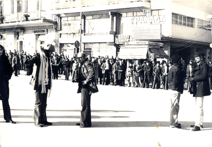 &nbsp;Theo&nbsp;Angelopoulos&nbsp;und&nbsp;Mitarbeitende&nbsp;während&nbsp;der&nbsp;Dreharbeiten&nbsp;zum&nbsp;Film&nbsp;«Die&nbsp;Jäger»,&nbsp;1977.