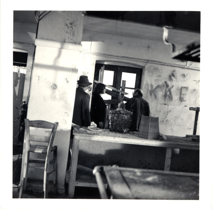 &nbsp;Theo&nbsp;Angelopoulos&nbsp;und&nbsp;Mitarbeitende&nbsp;während&nbsp;der&nbsp;Dreharbeiten&nbsp;zum&nbsp;Film&nbsp;«Die&nbsp;Jäger»,&nbsp;1977.