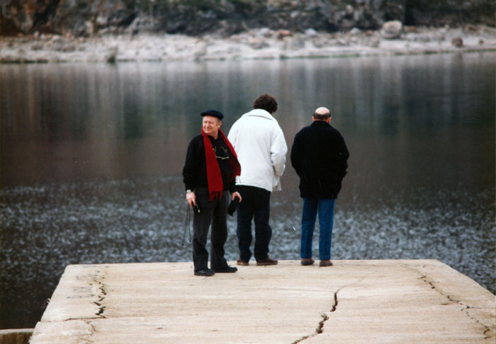 &nbsp;Theo&nbsp;Angelopoulos&nbsp;und&nbsp;Mitarbeitende&nbsp;während&nbsp;der&nbsp;Dreharbeiten&nbsp;zum&nbsp;Film&nbsp;«Der&nbsp;Blick&nbsp;des&nbsp;Odysseus»,&nbsp;1995.