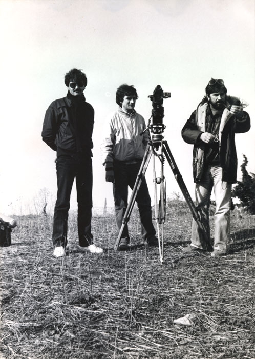 &nbsp;&nbsp;Ο&nbsp;Γιώργος&nbsp;Αρβανίτης&nbsp;με&nbsp;άλλους&nbsp;συνεργάτες&nbsp;του&nbsp;κατά&nbsp;τη&nbsp;διάρκεια&nbsp;των&nbsp;γυρισμάτων&nbsp;της&nbsp;ταινίας&nbsp;«Μέρες&nbsp;του&nbsp;’36»&nbsp;(;),&nbsp;Ελληνικός&nbsp;Οργανισμός&nbsp;Φωτορεπορτάζ,&nbsp;1972