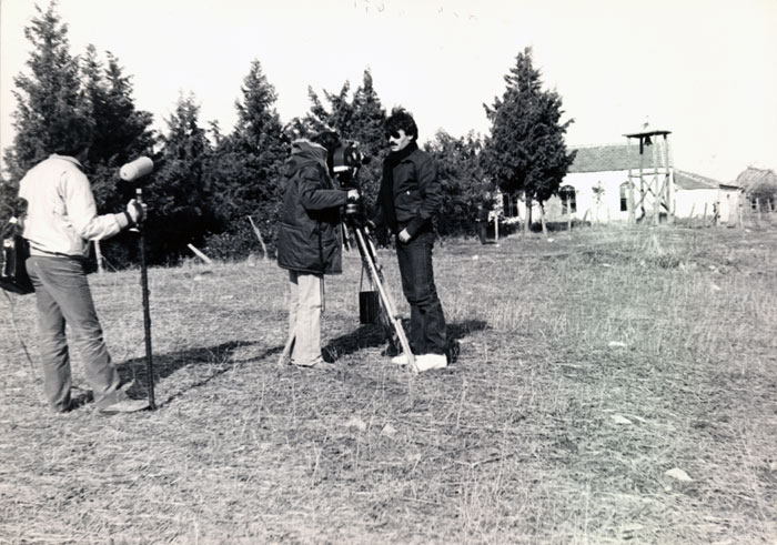 &nbsp;&nbsp;Ο&nbsp;Γιώργος&nbsp;Αρβανίτης&nbsp;με&nbsp;άλλους&nbsp;συνεργάτες&nbsp;του&nbsp;κατά&nbsp;τη&nbsp;διάρκεια&nbsp;των&nbsp;γυρισμάτων&nbsp;της&nbsp;ταινίας&nbsp;«Μέρες&nbsp;του&nbsp;’36»&nbsp;(;),&nbsp;Ελληνικός&nbsp;Οργανισμός&nbsp;Φωτορεπορτάζ,&nbsp;1972