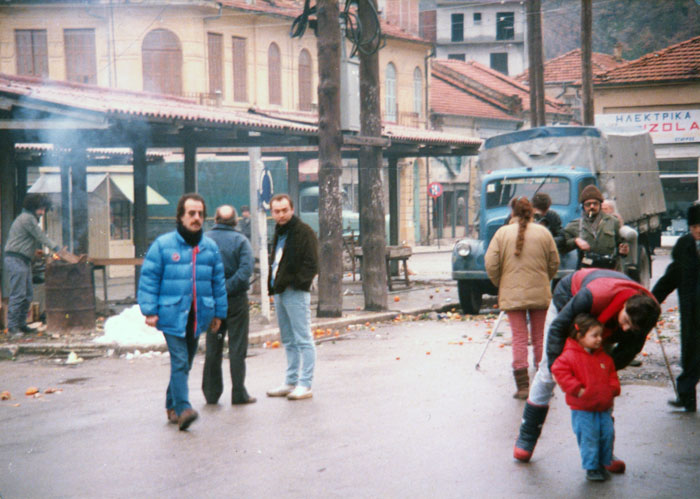 Phoebe&nbsp;Economopoulou&nbsp;und&nbsp;Mitarbeitende&nbsp;während&nbsp;der&nbsp;Dreharbeiten&nbsp;zum&nbsp;Film&nbsp;«Die&nbsp;Ewigkeit&nbsp;und&nbsp;ein&nbsp;Tag»,&nbsp;1998