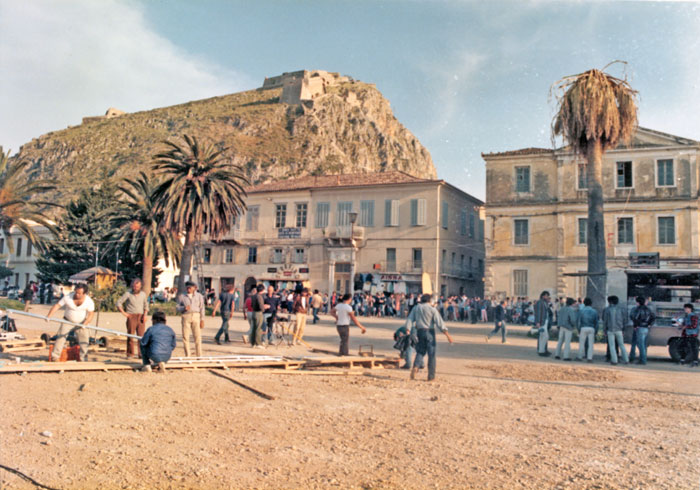 &nbsp;&nbsp;Μέλη&nbsp;του&nbsp;συνεργείου&nbsp;του&nbsp;Θόδωρου&nbsp;Αγγελόπουλου&nbsp;κατά&nbsp;τη&nbsp;διάρκεια&nbsp;των&nbsp;γυρισμάτων&nbsp;της&nbsp;ταινίας&nbsp;«Ο&nbsp;μελισσοκόμος»&nbsp;(;),&nbsp;Photo&nbsp;Mitropapas,&nbsp;1986