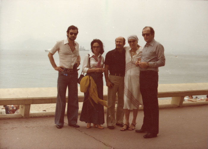 Eva&nbsp;Kotamanidou,&nbsp;Vangelis&nbsp;Kazan&nbsp;und&nbsp;andere&nbsp;während&nbsp;der&nbsp;Dreharbeiten&nbsp;zum&nbsp;Film&nbsp;«Die&nbsp;Wanderschauspieler»,&nbsp;1974