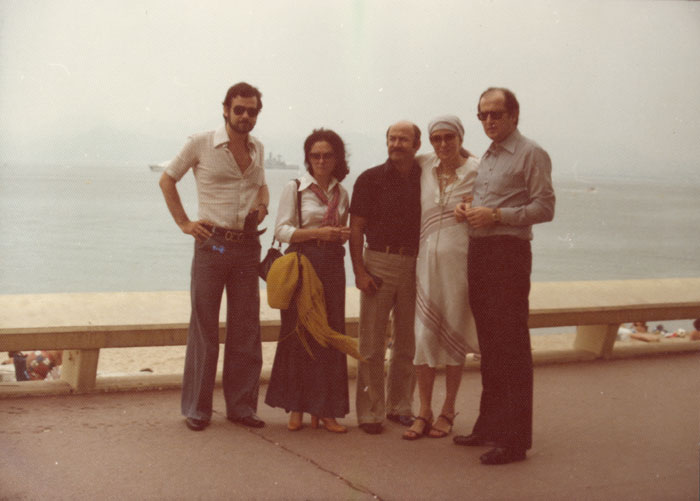 Eva&nbsp;Kotamanidou,&nbsp;Vangelis&nbsp;Kazan&nbsp;und&nbsp;andere&nbsp;während&nbsp;der&nbsp;Dreharbeiten&nbsp;zum&nbsp;Film&nbsp;«Die&nbsp;Wanderschauspieler»,&nbsp;1974