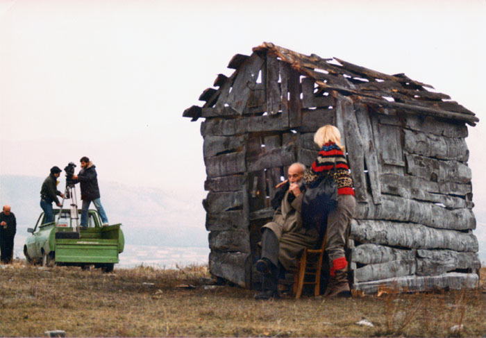 Manos&nbsp;Katrakis&nbsp;und&nbsp;Mitarbeitende&nbsp;während&nbsp;der&nbsp;Dreharbeiten&nbsp;zum&nbsp;Film&nbsp;«Reise&nbsp;nach&nbsp;Kithera»,&nbsp;1983