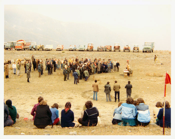 Manos&nbsp;Katrakis&nbsp;und&nbsp;Mitarbeitende&nbsp;während&nbsp;der&nbsp;Dreharbeiten&nbsp;zum&nbsp;Film&nbsp;«Reise&nbsp;nach&nbsp;Kithera»,&nbsp;1983