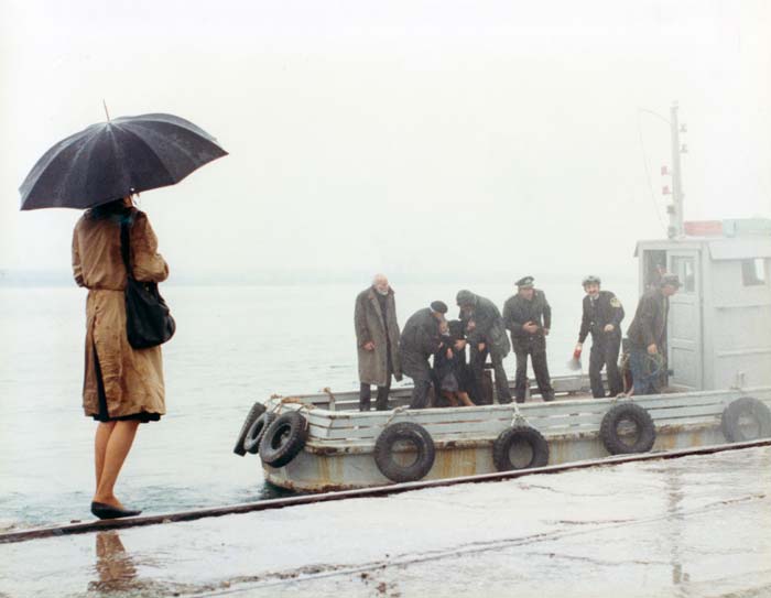 Manos&nbsp;Katrakis&nbsp;y&nbsp;Dora&nbsp;Volanaki&nbsp;con&nbsp;otros&nbsp;actores&nbsp;en&nbsp;la&nbsp;película&nbsp;"Viaje&nbsp;a&nbsp;Citera"