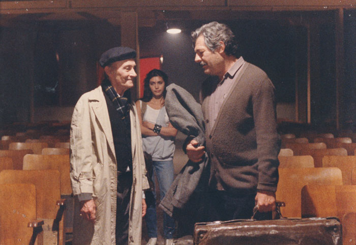 Marcello Mastroianni, Nadia Mourouzi et Dinos Iliópoulos dans le film "L’Apiculteur", Nea Kinisi A.E.