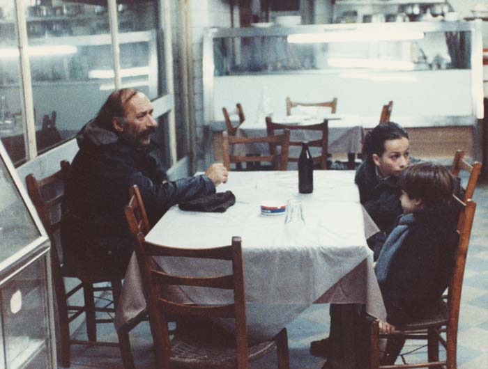 Η&nbsp;Τάνια&nbsp;Παλαιολόγου,&nbsp;ο&nbsp;Μιχάλης&nbsp;Ζέκε&nbsp;και&nbsp;ο&nbsp;Βασίλης&nbsp;Κολοβός&nbsp;στην&nbsp;ταινία&nbsp;«Τοπίο&nbsp;στην&nbsp;ομίχλη»