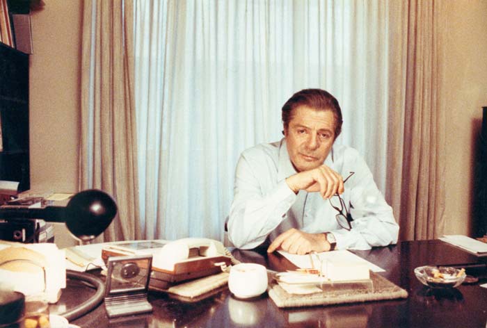 Marcello&nbsp;Mastroianni&nbsp;dans&nbsp;le&nbsp;film&nbsp;"Les&nbsp;Pas&nbsp;suspendu&nbsp;de&nbsp;la&nbsp;cigogne"&nbsp;