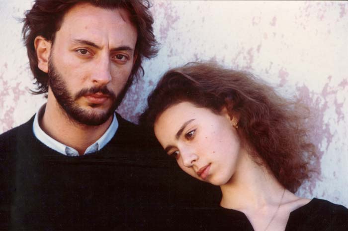 Gregory&nbsp;Karr&nbsp;et&nbsp;Dora&nbsp;Chrisikou&nbsp;dans&nbsp;le&nbsp;film&nbsp;"Les&nbsp;Pas&nbsp;suspendu&nbsp;de&nbsp;la&nbsp;cigogne",&nbsp;Nikos&nbsp;Panayotopoulos&nbsp;(Photo&nbsp;x&nbsp;8)