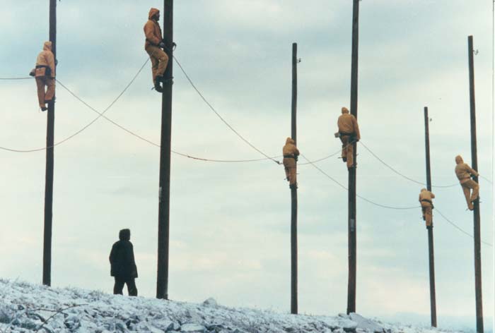 Gregory&nbsp;Karr&nbsp;avec&nbsp;d'autres&nbsp;acteurs&nbsp;dans&nbsp;le&nbsp;film&nbsp;"Les&nbsp;Pas&nbsp;suspendu&nbsp;de&nbsp;la&nbsp;cigogne"