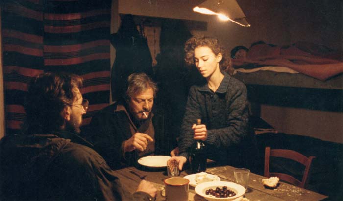 Marcello&nbsp;Mastronianni,&nbsp;Gregory&nbsp;Karr&nbsp;et&nbsp;Dora&nbsp;Chrisikou&nbsp;dans&nbsp;le&nbsp;film&nbsp;"Les&nbsp;Pas&nbsp;suspendu&nbsp;de&nbsp;la&nbsp;cigogne"