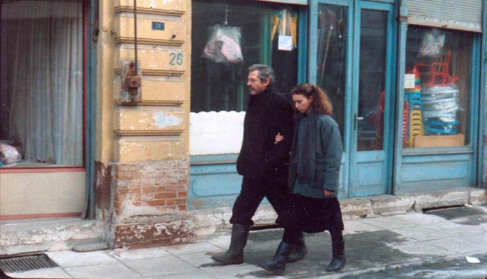 Marcello&nbsp;Mastroianni&nbsp;et&nbsp;Dora&nbsp;Chrisikou&nbsp;dans&nbsp;le&nbsp;film&nbsp;"Les&nbsp;Pas&nbsp;suspendu&nbsp;de&nbsp;la&nbsp;cigogne"