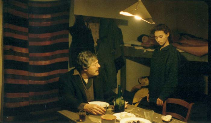 Marcello&nbsp;Mastroianni&nbsp;et&nbsp;Dora&nbsp;Chrisikou&nbsp;dans&nbsp;le&nbsp;film&nbsp;"Les&nbsp;Pas&nbsp;suspendu&nbsp;de&nbsp;la&nbsp;cigogne"